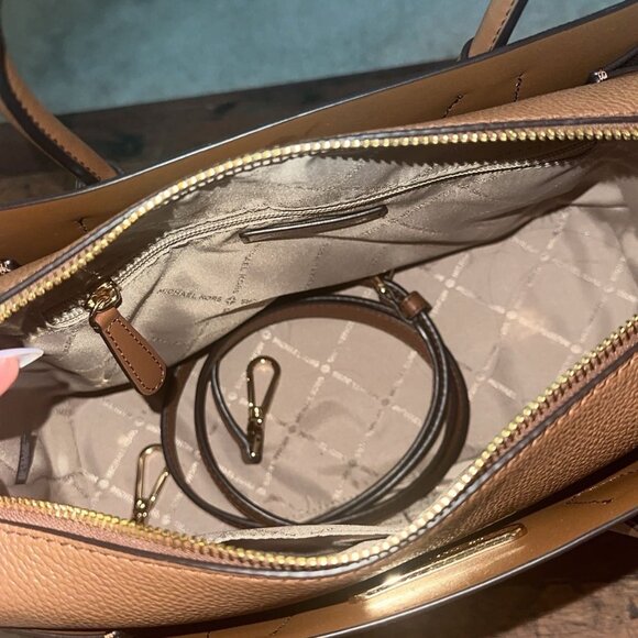 Michael Kors medium satchel - Picture 3 of 3